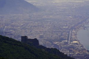 La salita c'è stata, non è stata durissima,  ma ha fatto sì che potessimo godere di un paesaggio meraviglioso come questo a dominare la città di salerno dall'alto